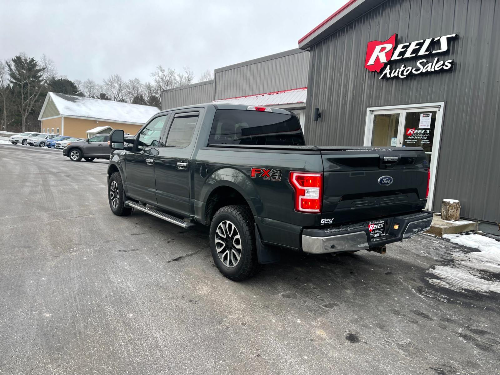 2018 Gray /Gray Ford F-150 XLT SuperCrew 5.5-ft. 2WD (1FTEW1E51JK) with an 5.0L V8 OHV 32V FFV engine, 10 Speed Auto transmission, located at 11115 Chardon Rd. , Chardon, OH, 44024, (440) 214-9705, 41.580246, -81.241943 - This 2018 Ford F-150 XLT Crew Cab described is a well-equipped, full-sized pickup truck featuring a robust 5.0-liter V8 engine that runs on flex-fuel and is mated to a smooth 10-speed automatic transmission. Premium amenities such as heated front seats, a high-quality sound system, smartphone integr - Photo #11